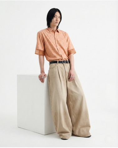 Braunes Hemd mit Chiffonbesatz